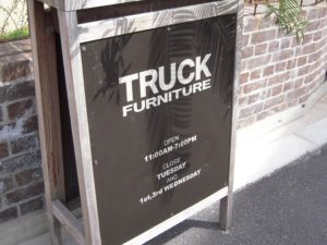 トラックファニチャー