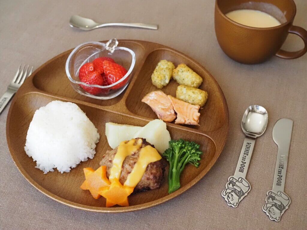 ペンショントントの幼児食夕食ワンプレートです。